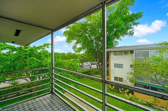 16750 NE 14th Avenue 303, Miami, FL 33162