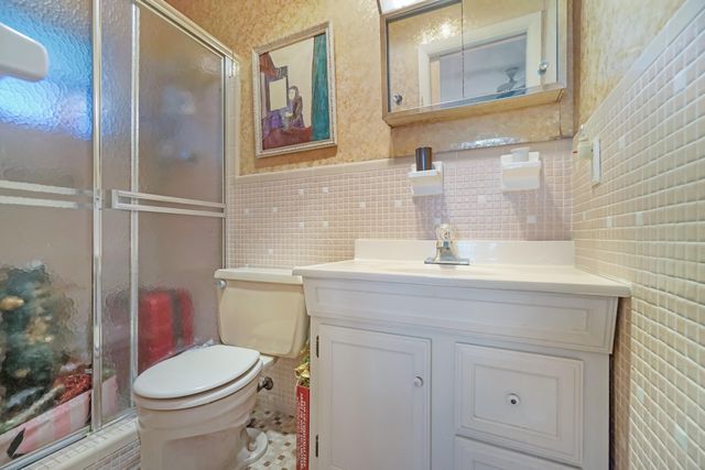 16750 NE 14th Avenue 303, Miami, FL 33162