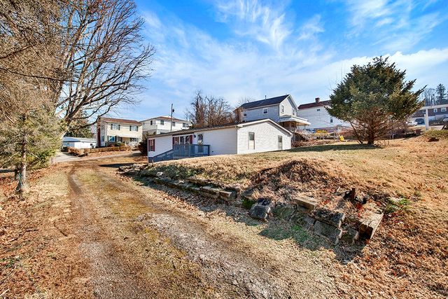 11 Columbus, Belle Vernon, PA 15012