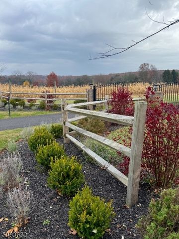 39 Sky Manor Rd, Franklin Twp., NJ 08867