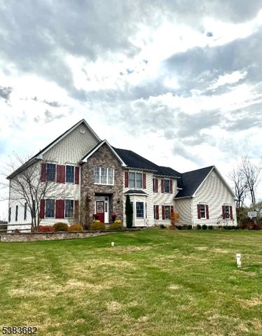 39 Sky Manor Rd, Franklin Twp., NJ 08867