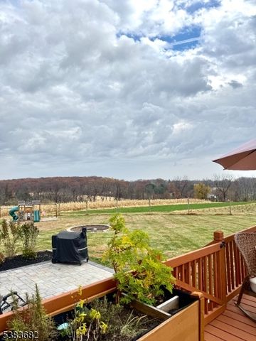 39 Sky Manor Rd, Franklin Twp., NJ 08867