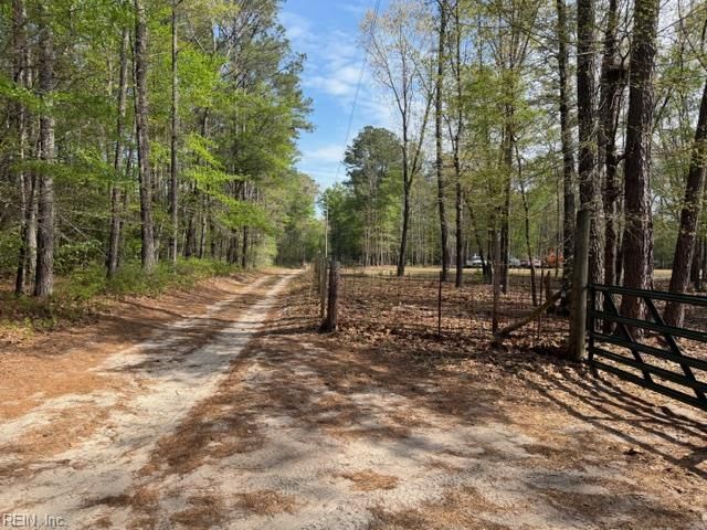 21483 Chestnut LN, Zuni, VA 23898
