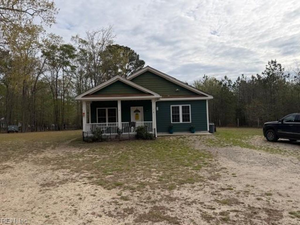 21483 Chestnut LN, Zuni, VA 23898