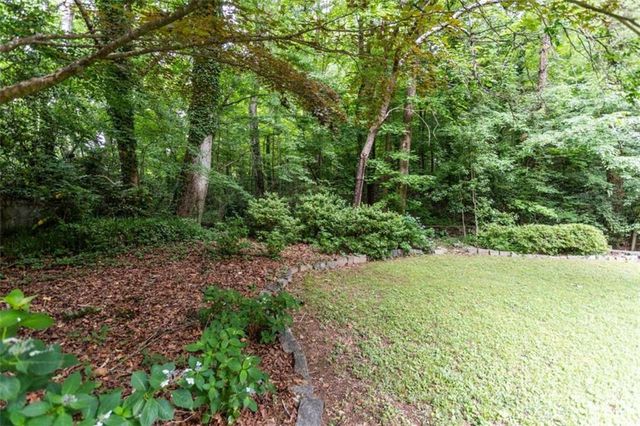 1025 Vistavia Circle, Decatur, GA 30033
