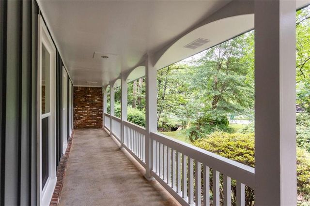 1025 Vistavia Circle, Decatur, GA 30033