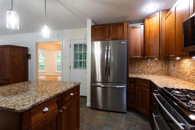 1025 Vistavia Circle, Decatur, GA 30033