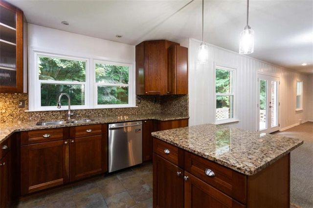 1025 Vistavia Circle, Decatur, GA 30033