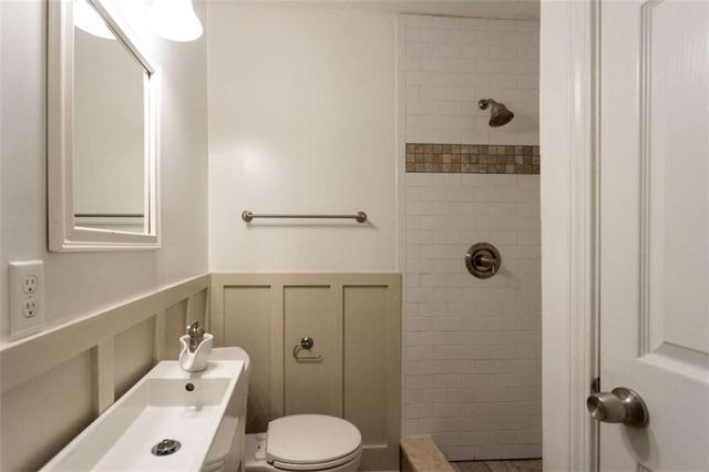 1025 Vistavia Circle, Decatur, GA 30033