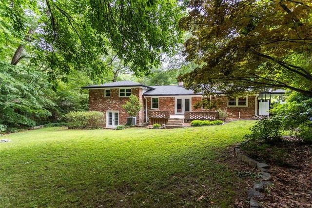 1025 Vistavia Circle, Decatur, GA 30033