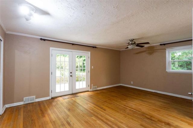 1025 Vistavia Circle, Decatur, GA 30033