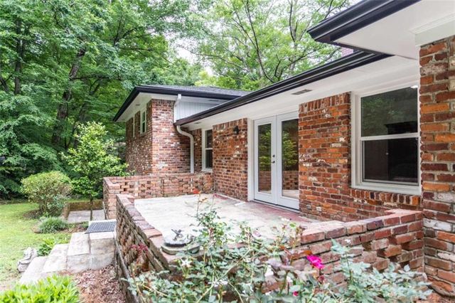 1025 Vistavia Circle, Decatur, GA 30033