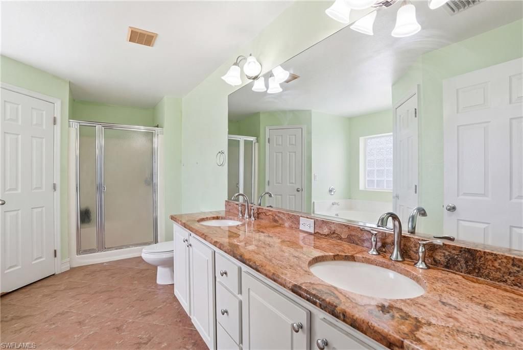 Image 13 of property listing at 4129 NE 14th PL, Cape Coral, FL 33909