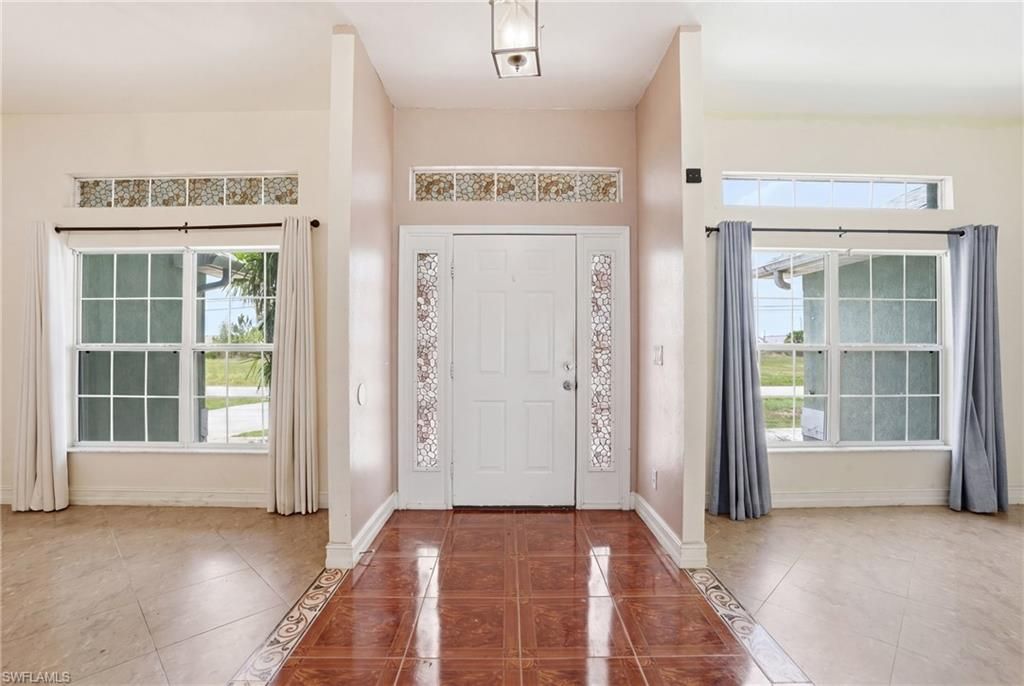 Image 2 of property listing at 4129 NE 14th PL, Cape Coral, FL 33909