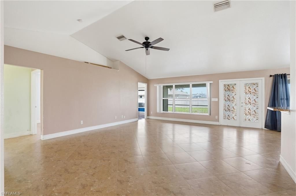 Image 4 of property listing at 4129 NE 14th PL, Cape Coral, FL 33909