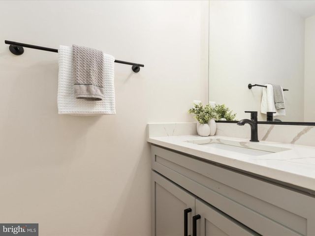 13209 JOHNNY MOORE LN, Clifton, VA 20124