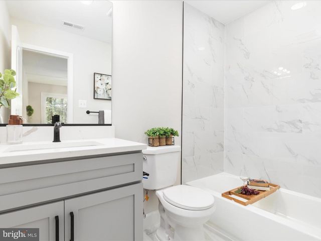 13209 JOHNNY MOORE LN, Clifton, VA 20124