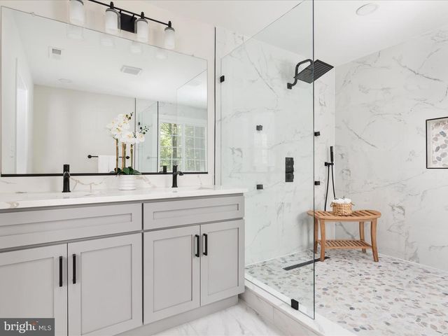 13209 JOHNNY MOORE LN, Clifton, VA 20124