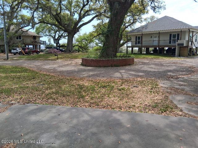 2101 Sandalwood Place, Gautier, MS 39553