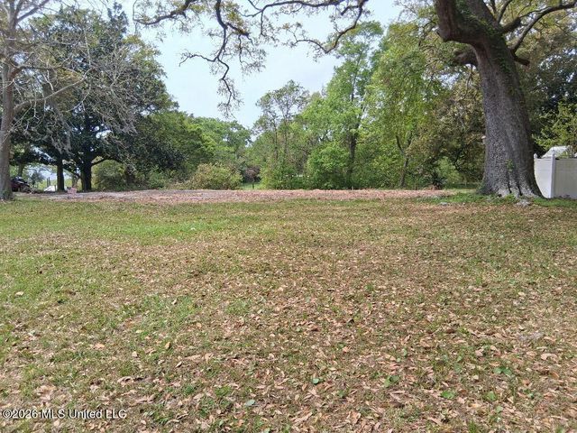 2101 Sandalwood Place, Gautier, MS 39553