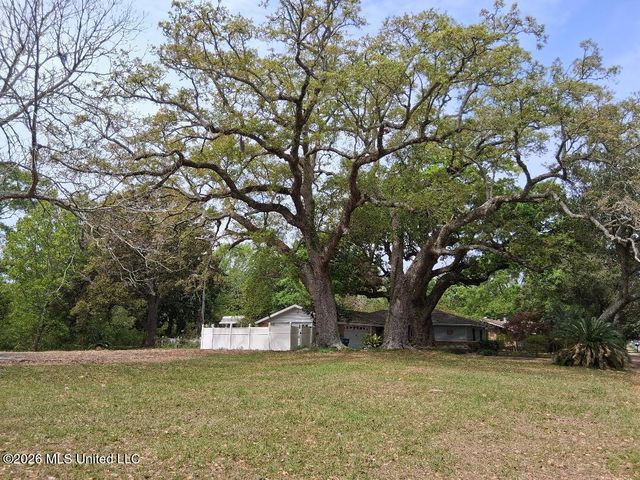 2101 Sandalwood Place, Gautier, MS 39553
