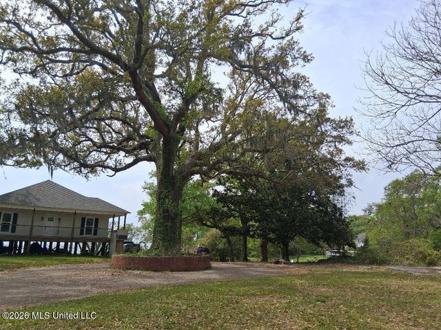 2101 Sandalwood Place, Gautier, MS 39553