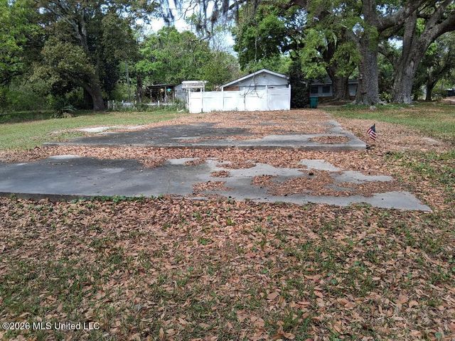 2101 Sandalwood Place, Gautier, MS 39553