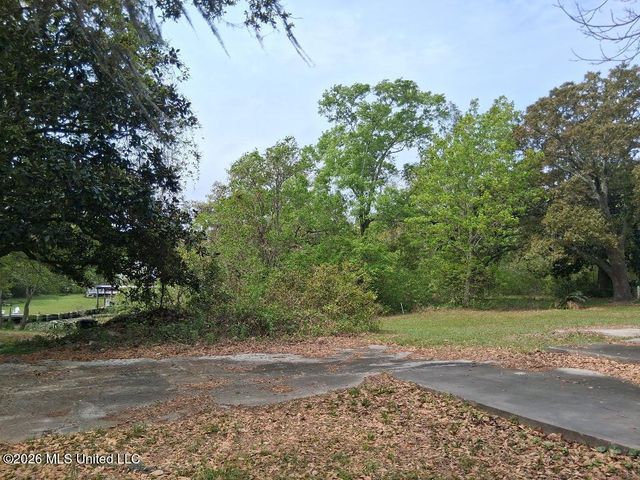 2101 Sandalwood Place, Gautier, MS 39553