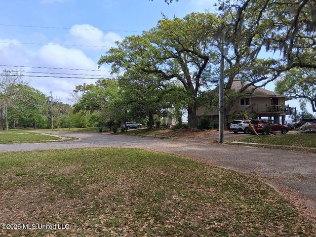 2101 Sandalwood Place, Gautier, MS 39553