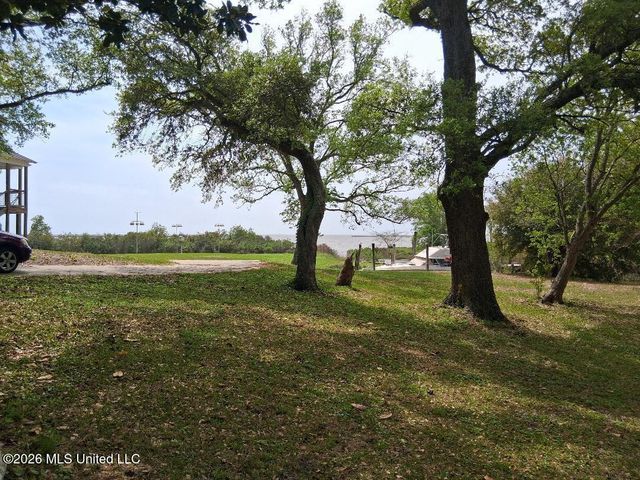 2101 Sandalwood Place, Gautier, MS 39553