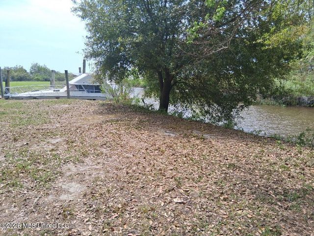2101 Sandalwood Place, Gautier, MS 39553