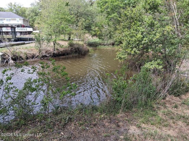 2101 Sandalwood Place, Gautier, MS 39553