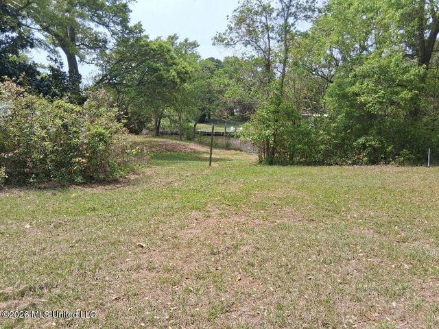 2101 Sandalwood Place, Gautier, MS 39553