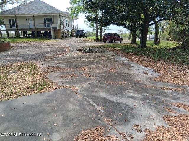 2101 Sandalwood Place, Gautier, MS 39553
