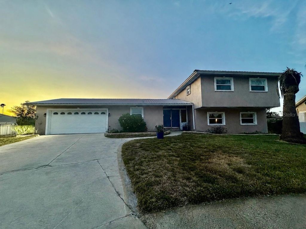 8725 PALISADES DRIVE, Tampa, FL 33615