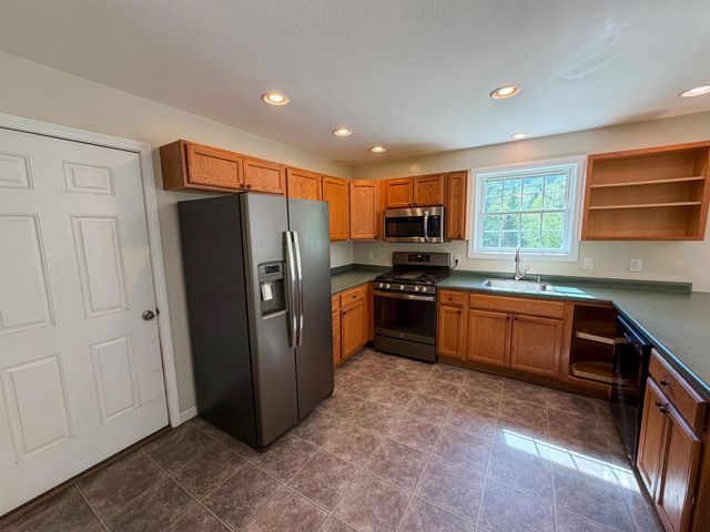 83 Tabor Circle, Albany, NH 03818