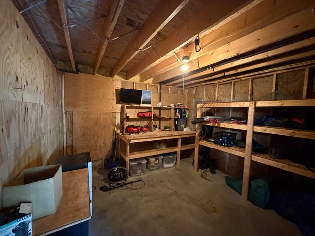 83 Tabor Circle, Albany, NH 03818