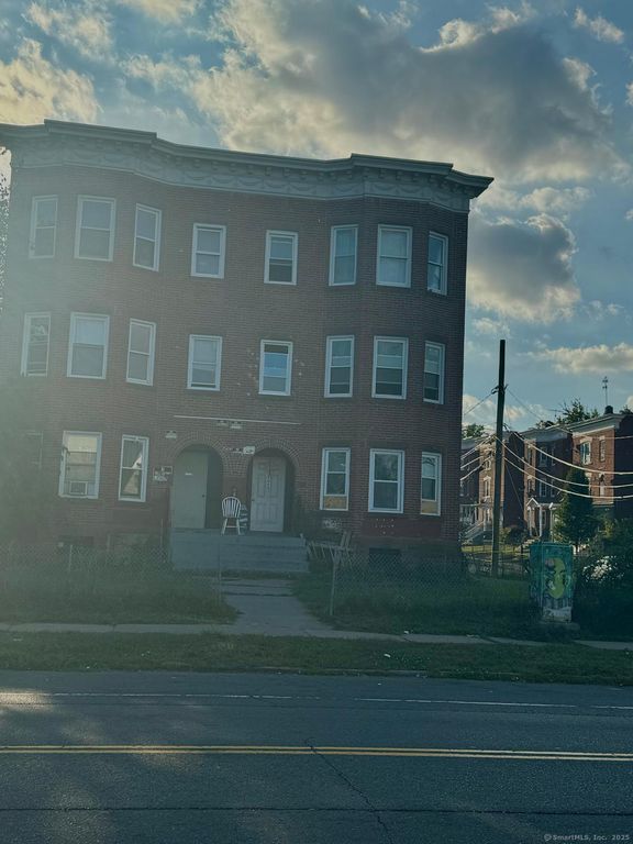 125 Franklin Avenue 3rd Floor, Hartford, CT 06114