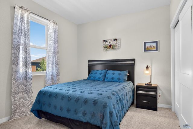 3002 HAZELNUT LN, Rapid City, SD 57703