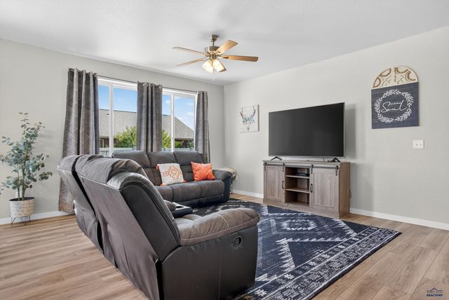 3002 HAZELNUT LN, Rapid City, SD 57703