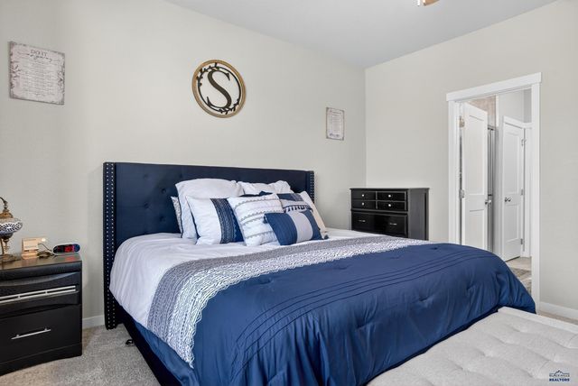 3002 HAZELNUT LN, Rapid City, SD 57703