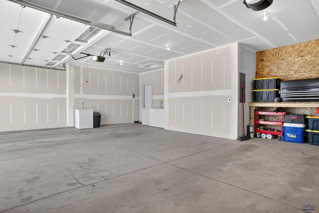 3002 HAZELNUT LN, Rapid City, SD 57703