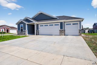 3002 HAZELNUT LN, Rapid City, SD 57703