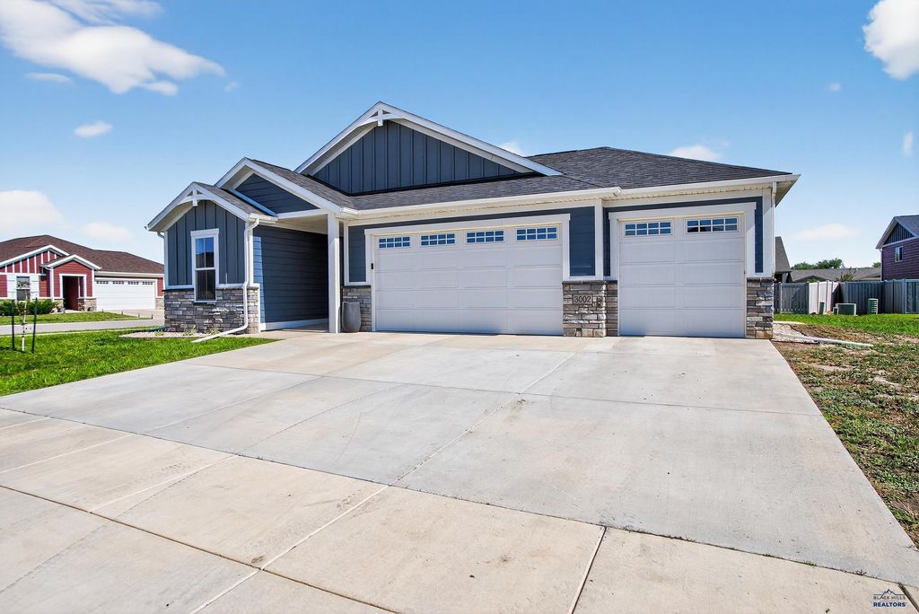 3002 HAZELNUT LN, Rapid City, SD 57703