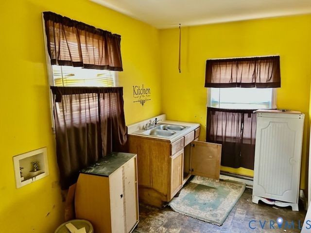 655 Lawrence St, Petersburg, VA 23803