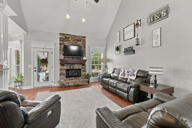 3927 Rowland Rd, Murfreesboro, TN 37128
