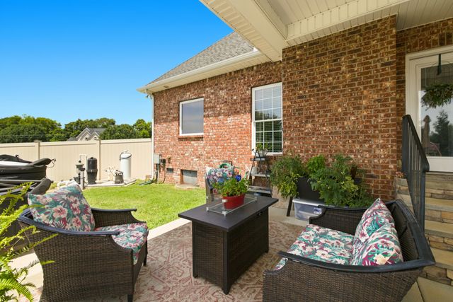 3927 Rowland Rd, Murfreesboro, TN 37128