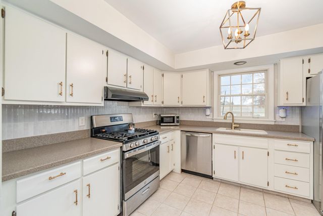 241 N Ashbrook Circle, Lakeside Park, KY 41017