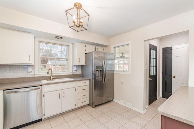 241 N Ashbrook Circle, Lakeside Park, KY 41017