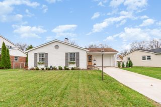 241 N Ashbrook Circle, Lakeside Park, KY 41017